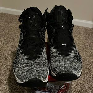 Men’s Nike Lebron James (Black, Gray). Size 12, Great Condition!